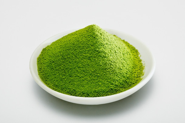 Ủ tóc với trà xanh Matcha giúp kiểm soát dầu nhờn hiệu quả.