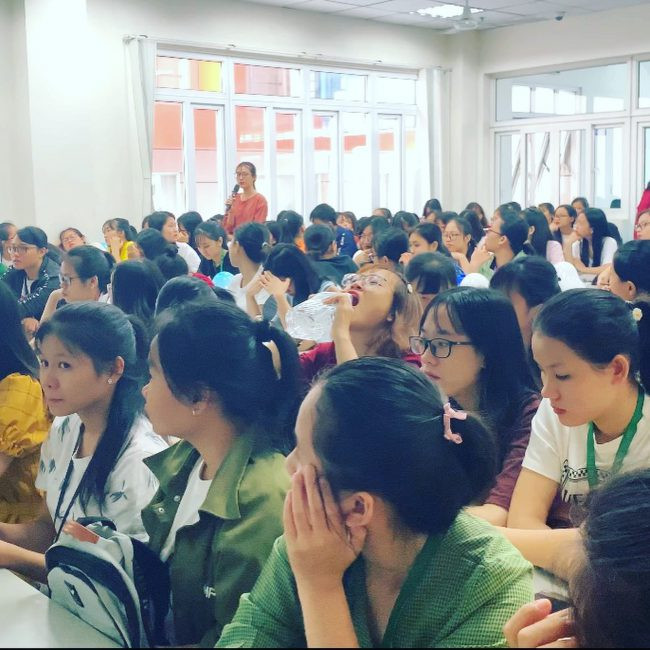 Uốn tóc tẩy nên hay không nên?