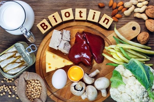 Bổ sung sắt và biotin là cách phòng ngừa tóc bạc sớm