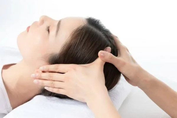 Cách massage tóc truyền thống