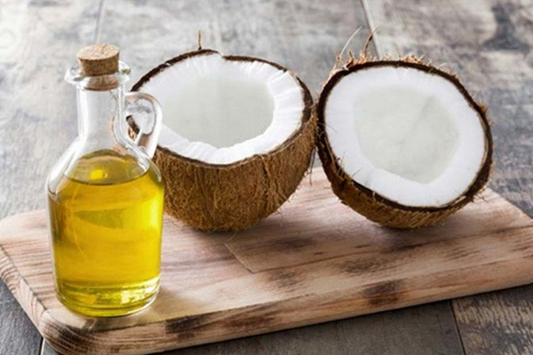 Dưỡng Tóc Uốn Bằng Dầu Dừa 1