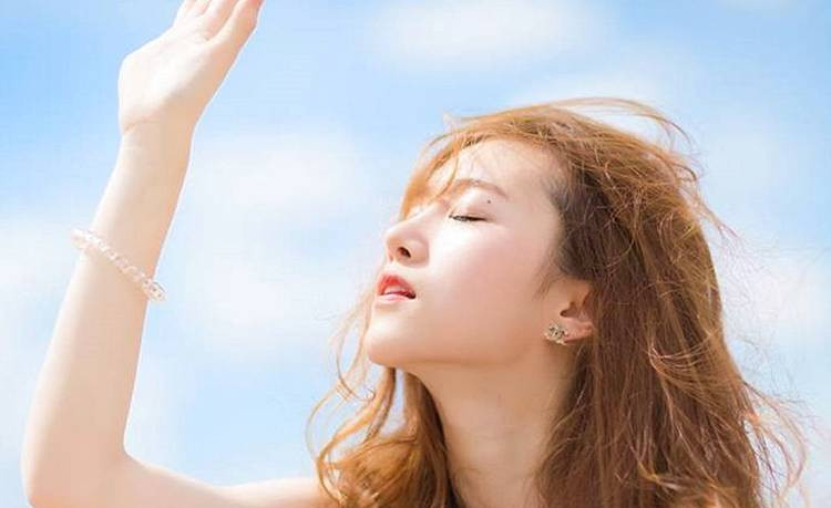 Hạn Chế Tóc Tiếp Xúc Với Những Tác Nhân Độc Hại