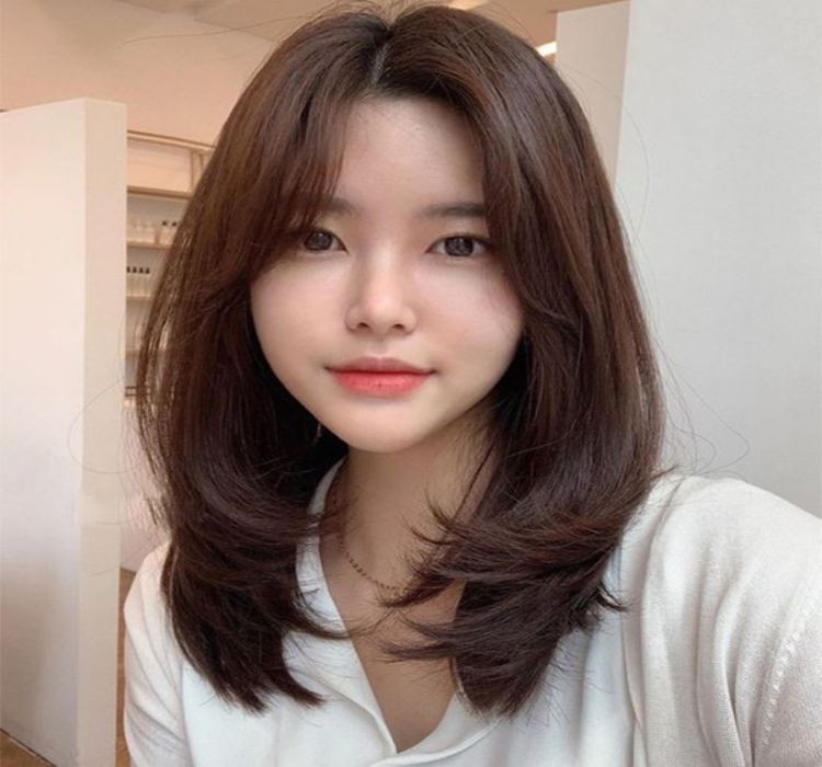 Kiểu tóc 2 mái 6/4