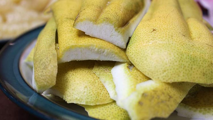 Nhuộm tóc đen bằng vỏ bưởi