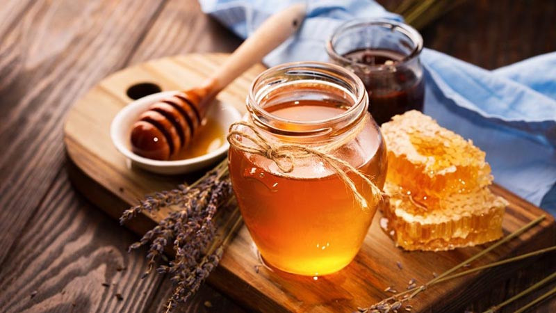 Sử dụng mật ong và nước