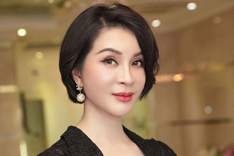 Tóc tỉa ngắn mái lệch