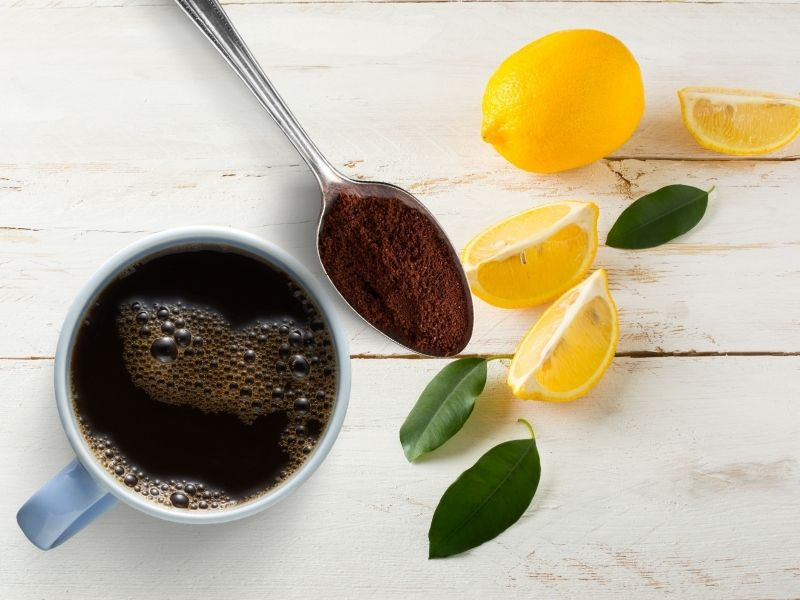 Trị ngứa da đầu bằng chanh kết hợp cùng bã cà phê